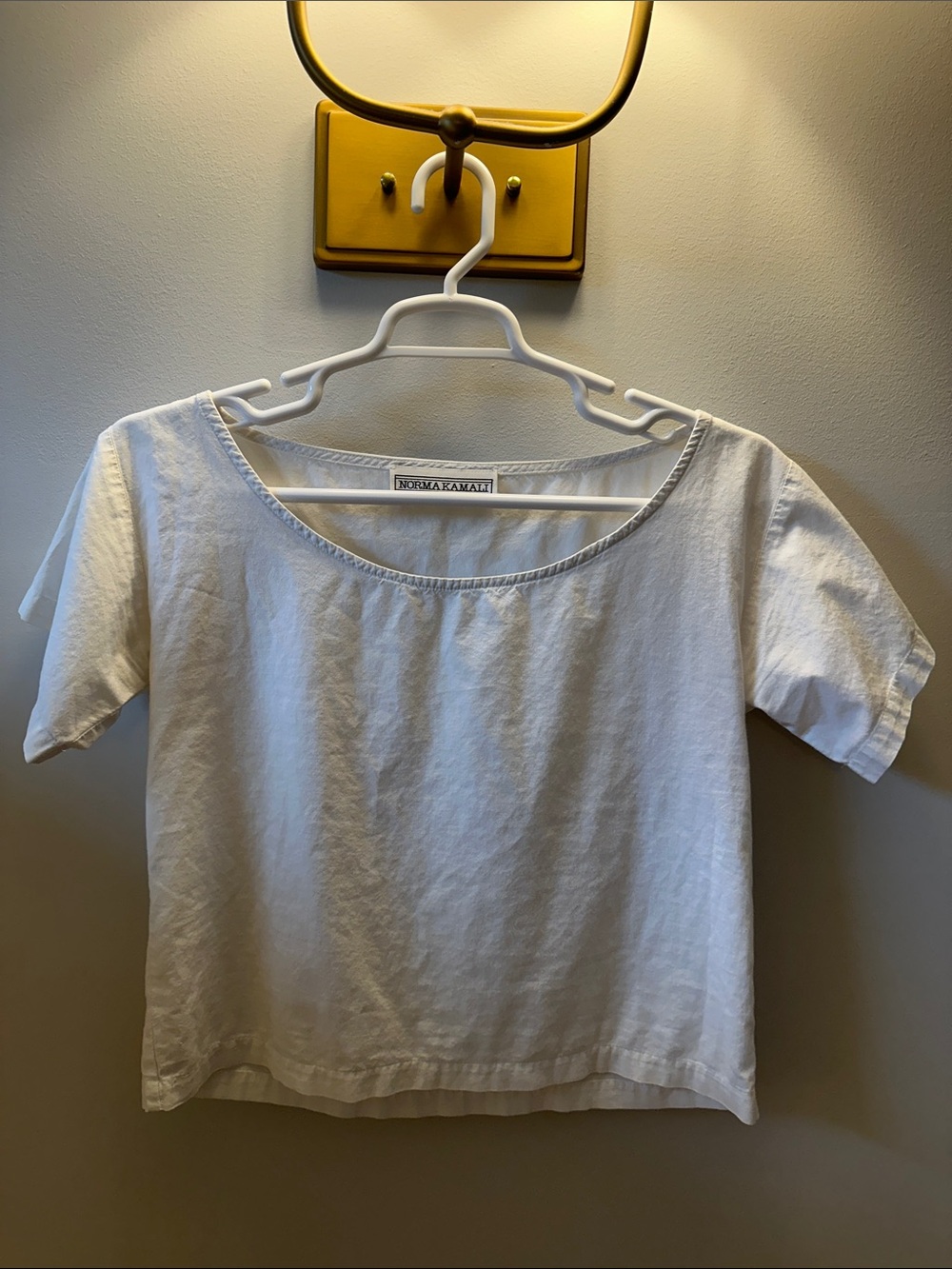 Norma Kamali White Scoop Neck Short Sleeve Top